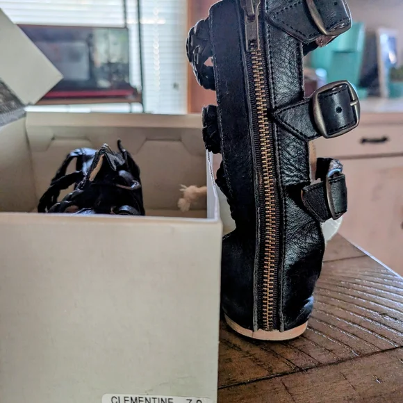 Roan Black Braided Women's Sandals - Picture 2 of 2